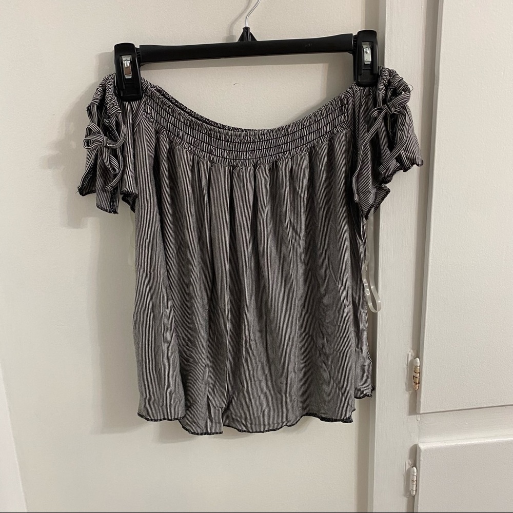 AMERICAN EAGLE STRIPED OFF THE SHOULDER TOP